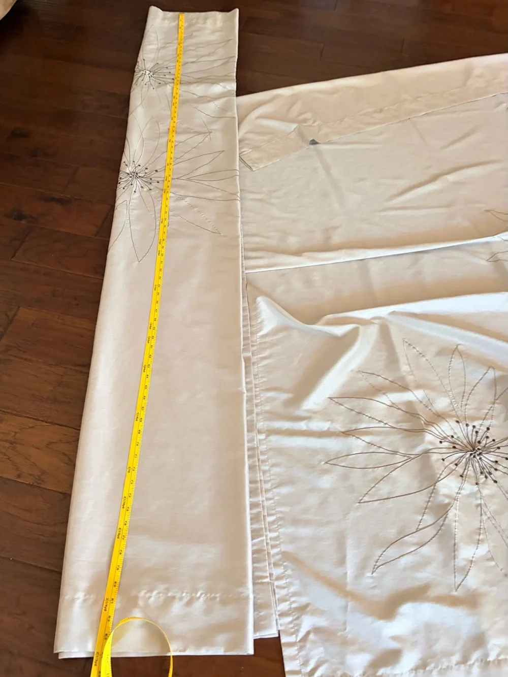 2 curtain panels